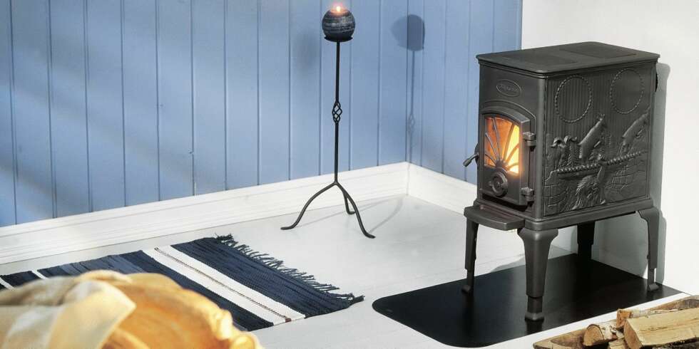 TRADISJONELL OVN: Dovre 40. Effekt: 2 til 7 kW. Størrelse: 69x35x50cm. Vekt: 95 kg. Vedlengde: 40 cm. Røykuttak diameter: 12,5 cm. Pris: 9488 kroner. Produsent: Dovre TRADISJONELL OVN: Dovre 40. Effekt: 2 til 7 kW. Størrelse: 69x35x50cm. Vekt: 95 kg. Vedlengde: 40 cm. Røykuttak diameter: 12,5 cm. Pris: 9488 kroner. Produsent: Dovre