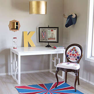 BLI NY: Dette lekre skrivebordet var i utgangspunktet et furuspisebord fra Ikea. BLI NY: Dette lekre skrivebordet var i utgangspunktet et furuspisebord fra Ikea.