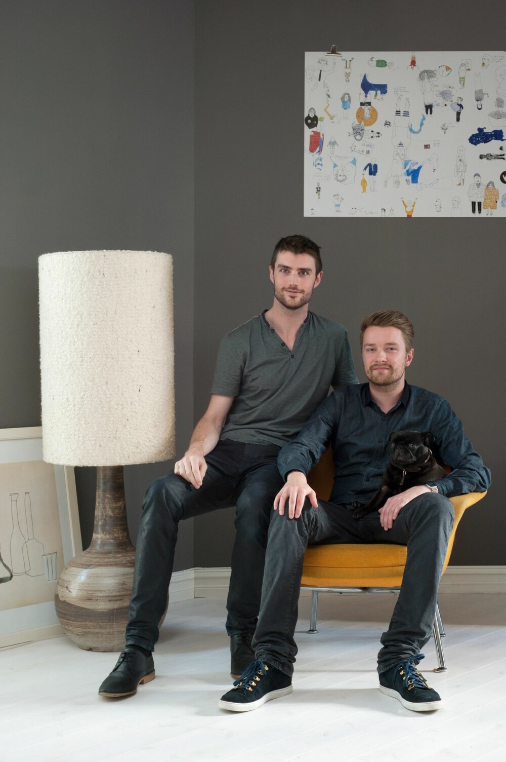 TRIVES I LUNE OMGIVELSER: Christer Amadeus Tørre (t.h.) er frisør og jobber på salongen på Cutcouture, mens Guillaume Paul Emilé Revuz er tekstildesigner og jobber for Louis Vuitton. De bor sammen i en leilighet på Fredensborg i Oslo sentrum TRIVES I LUNE OMGIVELSER: Christer Amadeus Tørre (t.h.) er frisør og jobber på salongen på Cutcouture, mens Guillaume Paul Emilé Revuz er tekstildesigner og jobber for Louis Vuitton. De bor sammen i en leilighet på Fredensborg i Oslo sentrum