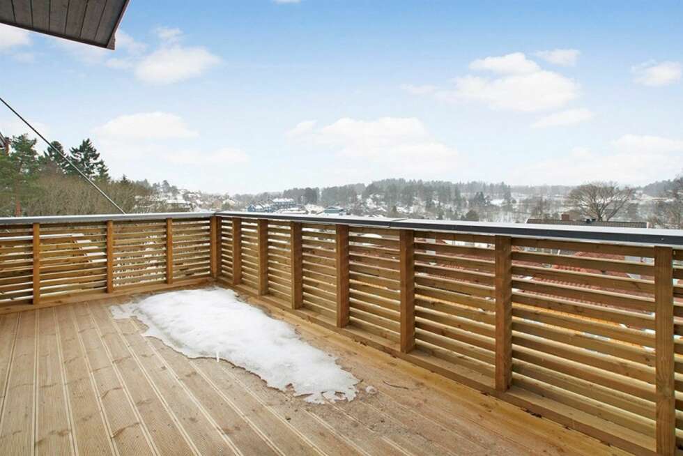 INGEN HØYSTPENTLEDNINGER: Utsikten fra denne terrassen er fri for høyspentmaster. Da kan du forvente at det heller ikke er høyspentmaster her i virkeligheten. INGEN HØYSTPENTLEDNINGER: Utsikten fra denne terrassen er fri for høyspentmaster. Da kan du forvente at det heller ikke er høyspentmaster her i virkeligheten.