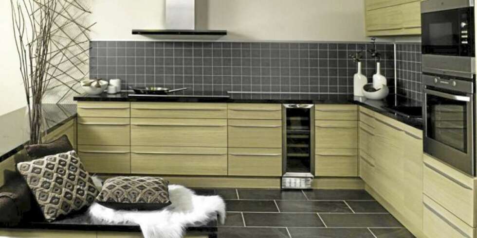 KITCHEN BOARD: Plater med forskjellig design er rimelige og monteres lett på veggen mellom benkeplate og overskap. KITCHEN BOARD: Plater med forskjellig design er rimelige og monteres lett på veggen mellom benkeplate og overskap.