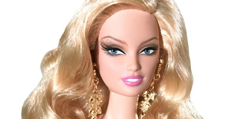 BARBIE: 50 åringen sliter med salget av seg selv! BARBIE: 50 åringen sliter med salget av seg selv!