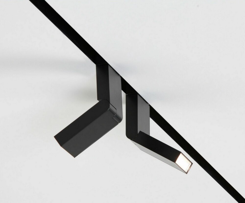 STRAM STIL: Lampen TURN, designet av arkitekt Bart Lens, i stram, minimalistisk stil. STRAM STIL: Lampen TURN, designet av arkitekt Bart Lens, i stram, minimalistisk stil.