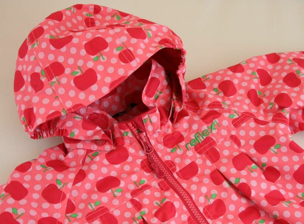 POPULÆR JAKKE: Bug Jacket fra Reflex inneholder giftstoffer både i knapper og glidelås. POPULÆR JAKKE: Bug Jacket fra Reflex inneholder giftstoffer både i knapper og glidelås.