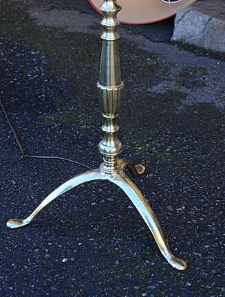 EN LAMPE: Eller understellet på et bord? Er du kreativ kan du lage mye kult ingen andre har. EN LAMPE: Eller understellet på et bord? Er du kreativ kan du lage mye kult ingen andre har.
