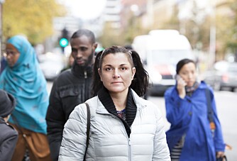 PÅ FATTIGHUSET: Tobarnsmamma Runa besøker Fattighuset for å finne klær og leker til barna. PÅ FATTIGHUSET: Tobarnsmamma Runa besøker Fattighuset for å finne klær og leker til barna.