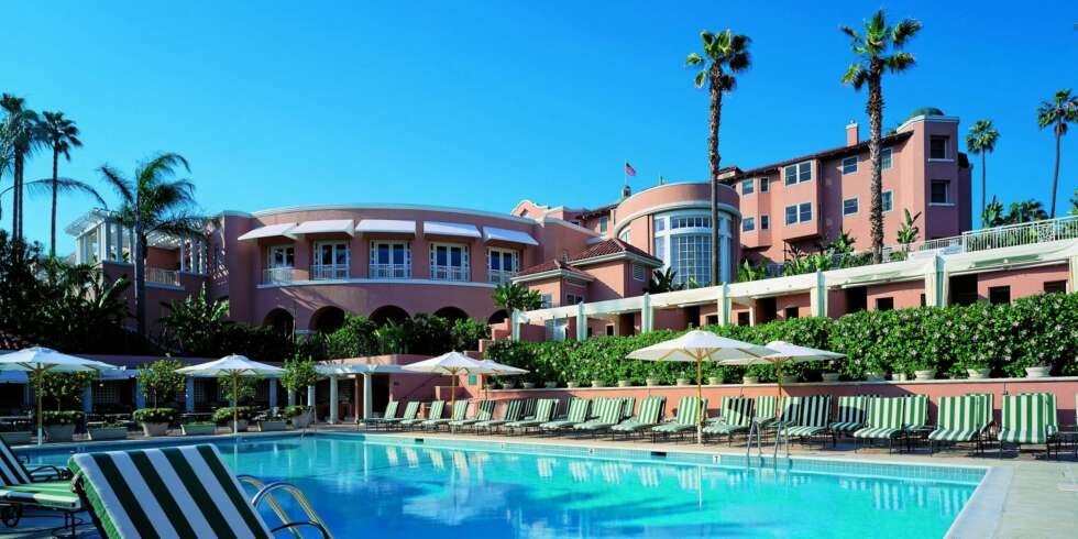 LUKSUS FOR UNGA: På The Beverly Hills Hotel i Los Angeles får barna i ekte Hollywood-stil et eget kredittkort som gir dem tilgang på en ubegrenset mengde brus. LUKSUS FOR UNGA: På The Beverly Hills Hotel i Los Angeles får barna i ekte Hollywood-stil et eget kredittkort som gir dem tilgang på en ubegrenset mengde brus.