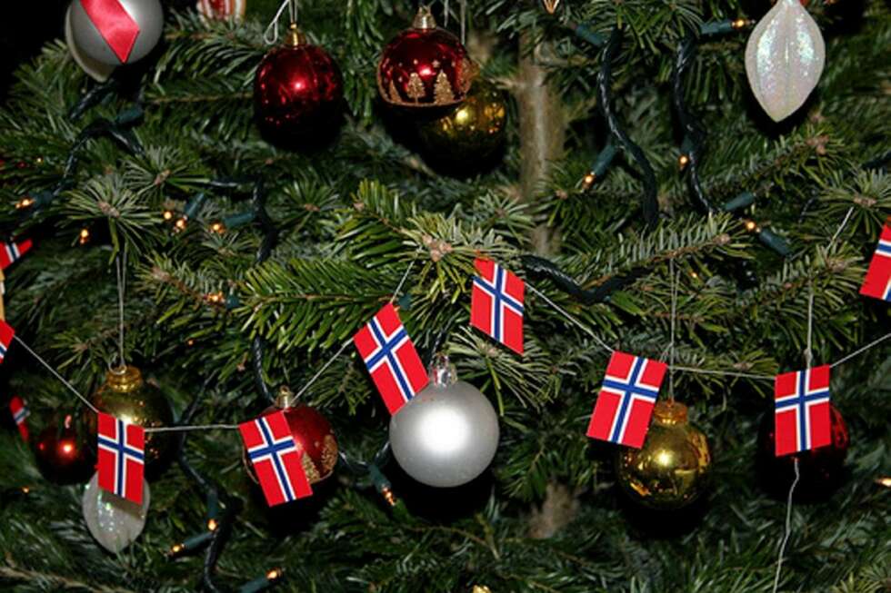 JUL: La ungene pynte juletreet og ellers stå for flest mulig av dekorasjonene. På den måten blir både treet og øvrig pynt immun mot kritikk. JUL: La ungene pynte juletreet og ellers stå for flest mulig av dekorasjonene. På den måten blir både treet og øvrig pynt immun mot kritikk.