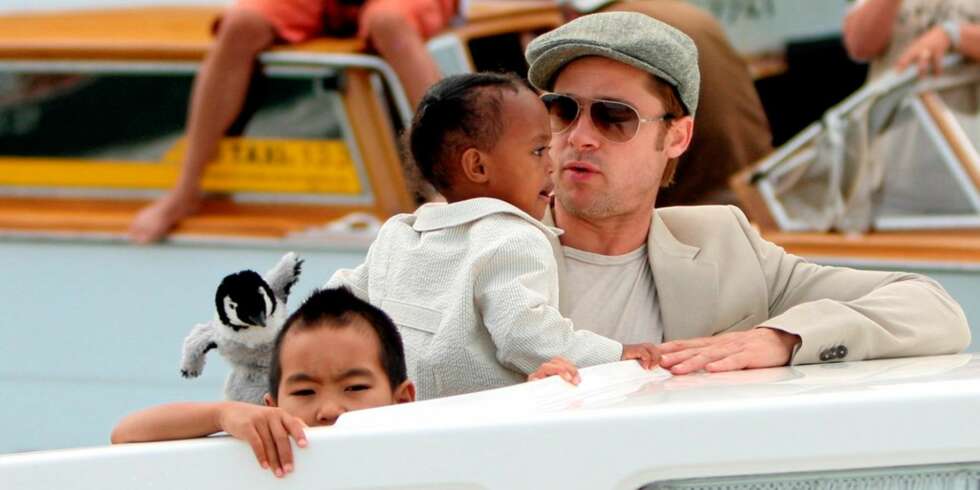 IMMUN: Brad Pitt tåler det meste i bleie- og lommetørkleveien etter nærkontakt med seks barn. IMMUN: Brad Pitt tåler det meste i bleie- og lommetørkleveien etter nærkontakt med seks barn.