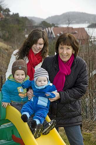 SVIGERMOR OG SVIGERDATTER: Iselin (26) og Sigrun (60) har et nært forhold, de møtes ofte og Sigrun blander seg ikke inn i oppdragelsen av Elias (2) Emiel (7 måneder). SVIGERMOR OG SVIGERDATTER: Iselin (26) og Sigrun (60) har et nært forhold, de møtes ofte og Sigrun blander seg ikke inn i oppdragelsen av Elias (2) Emiel (7 måneder).