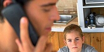 I MIDTEN: Barn kan lett føle at de står mellom foreldrene og må være lojale mot begge parter ved et samlivsbrudd. I MIDTEN: Barn kan lett føle at de står mellom foreldrene og må være lojale mot begge parter ved et samlivsbrudd.