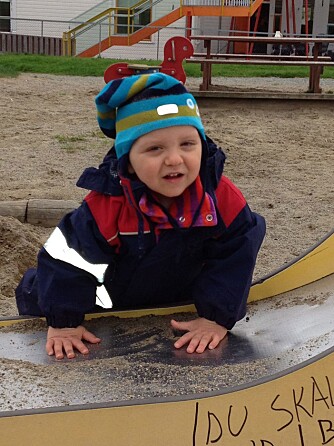 SNART 2 ÅR: Lucas har hatt en helt normal utvikling - men fordi han har en kronisk lungesykdom, må mamma Asja hele tiden passe på at han ikke blir syk. SNART 2 ÅR: Lucas har hatt en helt normal utvikling - men fordi han har en kronisk lungesykdom, må mamma Asja hele tiden passe på at han ikke blir syk.