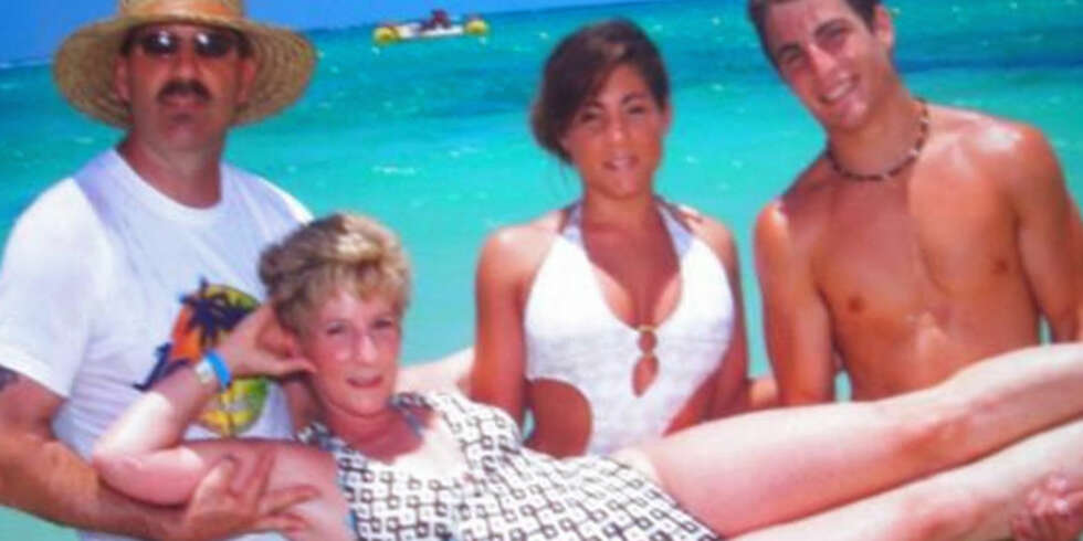 MAMMA POSERER: Et noe originalt familiebilde fra badeferien. Foto: <a href="http://awkwardfamilyphotos.com/">Awkward Family Photos.com</a> MAMMA POSERER: Et noe originalt familiebilde fra badeferien. Foto: <a href="http://awkwardfamilyphotos.com/">Awkward Family Photos.com</a>