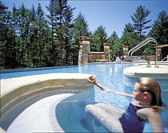 FINN ROEN MENS BARNA LEKER: Også de voksne skal hygge seg på familieferie, for eksempel her i Sundara Inn and Spa i Wisconsin Dells. FINN ROEN MENS BARNA LEKER: Også de voksne skal hygge seg på familieferie, for eksempel her i Sundara Inn and Spa i Wisconsin Dells.