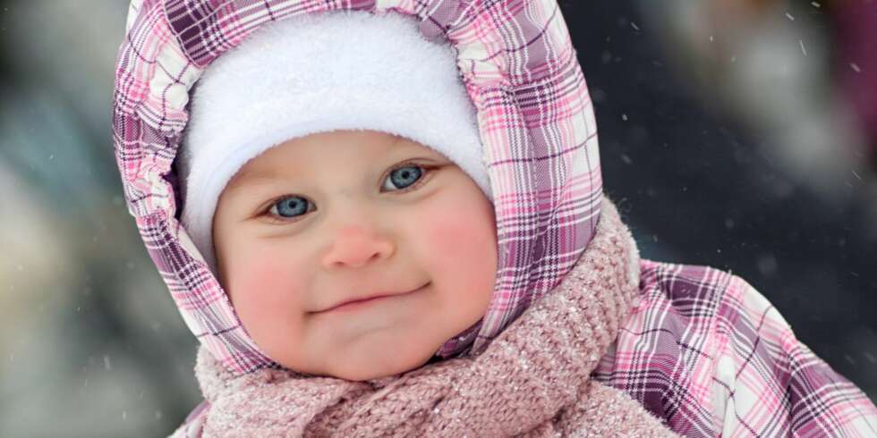 GODT PÅKLEDD: Kle godt på babyen når dere skal ut, og husk at det kan være tøft for luftveiene når du puster inn kald luft. GODT PÅKLEDD: Kle godt på babyen når dere skal ut, og husk at det kan være tøft for luftveiene når du puster inn kald luft.