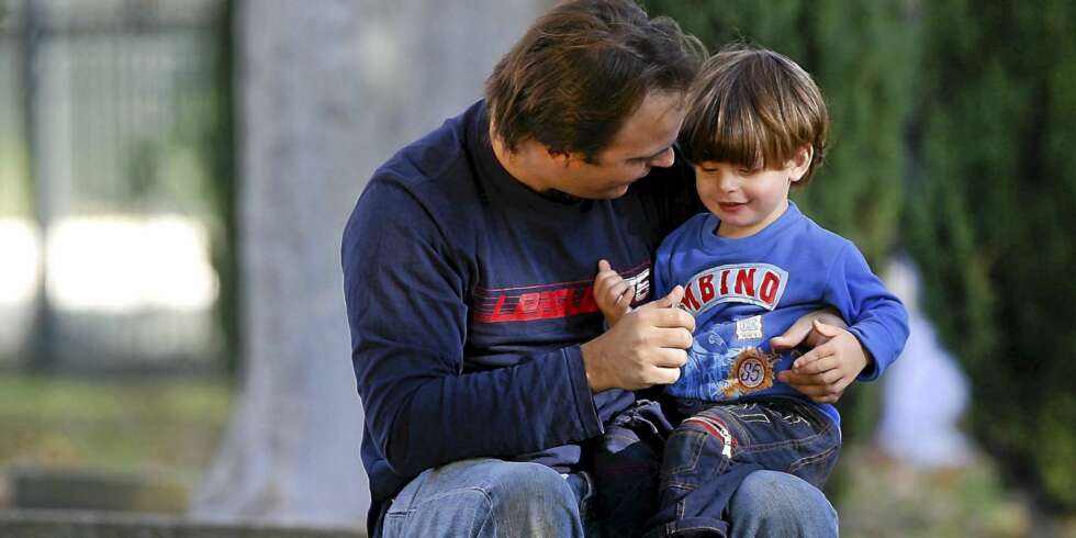 ©PHOTOPQR/NICE MATIN/Patrice LAPOIRIE/NICE LE 25/12/2007 - photos illustrations generalistes
enfant papa ©PHOTOPQR/NICE MATIN/Patrice LAPOIRIE/NICE LE 25/12/2007 - photos illustrations generalistes
enfant papa