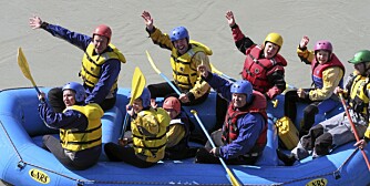 VÅT I BÅT: Rafting var bare en av de mange opplevelsene som er pakket inn i en fire dagers tur til Island. VÅT I BÅT: Rafting var bare en av de mange opplevelsene som er pakket inn i en fire dagers tur til Island.