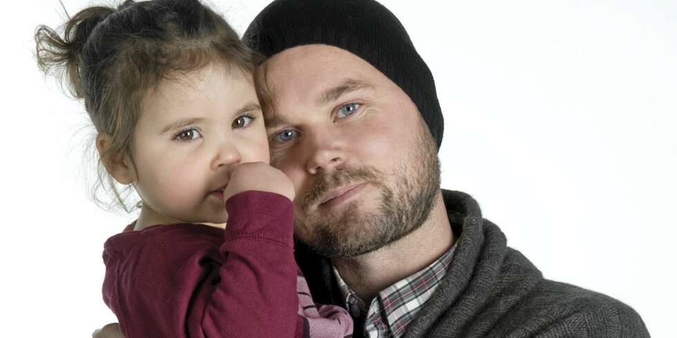 DELER MYE: Pappa Marius Holmsen har delt mye av hverdagen til seg selv og datteren på nettet. Han har fått mange gode tilbakemeldinger fra leserne. Nå gir han seg som blogger. DELER MYE: Pappa Marius Holmsen har delt mye av hverdagen til seg selv og datteren på nettet. Han har fått mange gode tilbakemeldinger fra leserne. Nå gir han seg som blogger.
