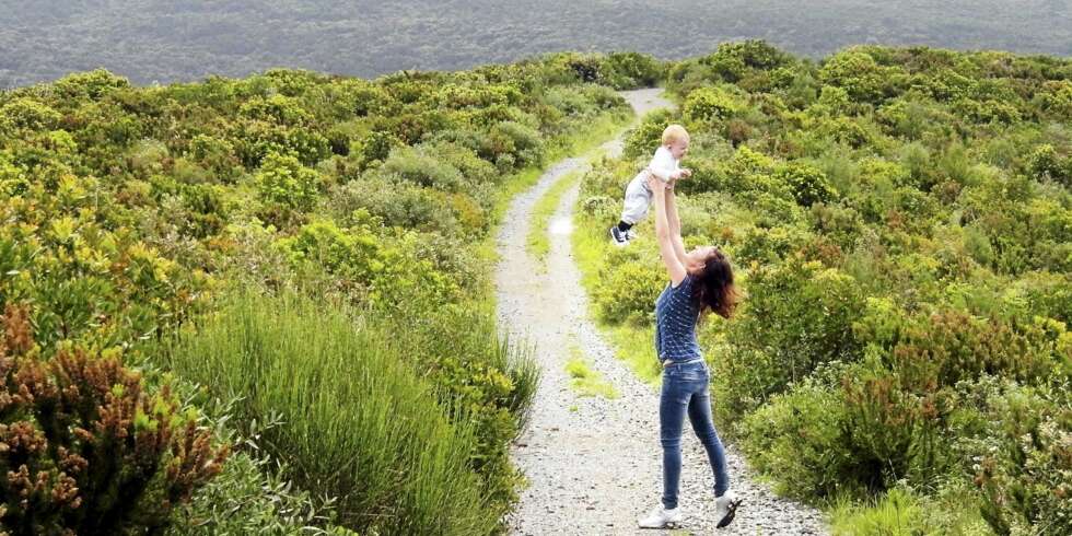 Det vakre landskapet i Toscana danner kulisse for å knytte tette bånd mellom foreldre og baby. Det vakre landskapet i Toscana danner kulisse for å knytte tette bånd mellom foreldre og baby.