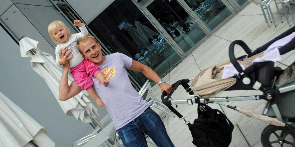 SUPERPAPSEN: Ole Morten Knudsen stortrives i pappaperm. SUPERPAPSEN: Ole Morten Knudsen stortrives i pappaperm.
