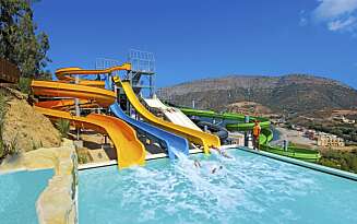 BADELAND PÅ KRETA: All Inclusive-hotellet Fodele Beach & Waterpark Holiday Resort har sitt eget badeland. BADELAND PÅ KRETA: All Inclusive-hotellet Fodele Beach & Waterpark Holiday Resort har sitt eget badeland.