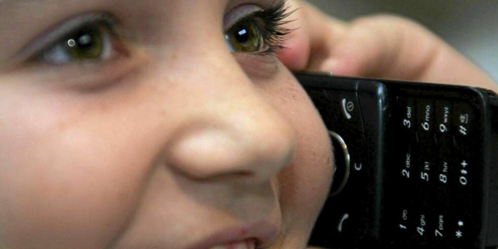 NEI, NEI, NEI: Barn under 10 år trenger ikke mobil, viser to avstemninger. NEI, NEI, NEI: Barn under 10 år trenger ikke mobil, viser to avstemninger.