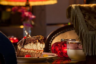 Kakene på Café Josphine er nesten verdt turen til Tallinn i seg selv. Cafeen har også et nydelig interiør, som står i stil med baksten. Kakene på Café Josphine er nesten verdt turen til Tallinn i seg selv. Cafeen har også et nydelig interiør, som står i stil med baksten.