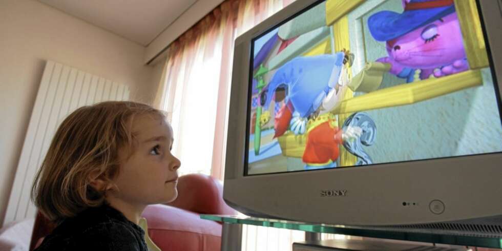 TV-SLAVER: Barne-tv varer ikke en halvtime lenger. Nå går det hele dagen. TV-SLAVER: Barne-tv varer ikke en halvtime lenger. Nå går det hele dagen.