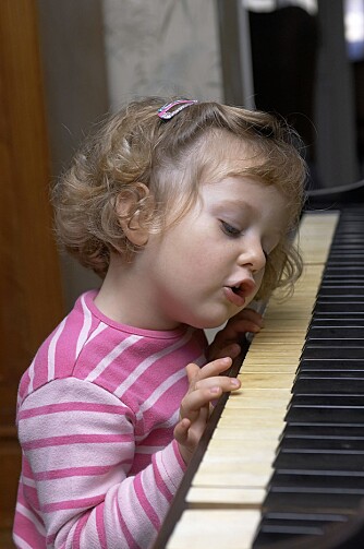 Når det gjelder musikk og hukommelse, står sang og det verbale musikkuttrykket langt fremme. Når det gjelder musikk og hukommelse, står sang og det verbale musikkuttrykket langt fremme.
