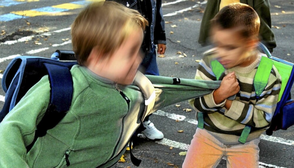 KRANGLER OG BANNER: Barn bruker flere skjellsord om hverandre i dag. Det skyldes dårlig oppdragelse, mener førskolelærer. KRANGLER OG BANNER: Barn bruker flere skjellsord om hverandre i dag. Det skyldes dårlig oppdragelse, mener førskolelærer.