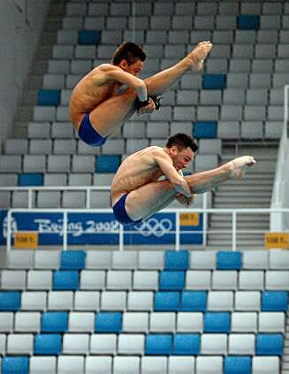 ØVELSE GJØR MESTER: Det britiske medaljehåpet Tom Daley (t.v) er bare 14 år gammel. Her øver han sammen med Blake Aldridge i Beijing. ØVELSE GJØR MESTER: Det britiske medaljehåpet Tom Daley (t.v) er bare 14 år gammel. Her øver han sammen med Blake Aldridge i Beijing.