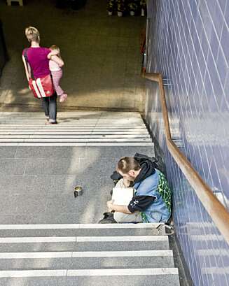 HJERTER I BRANN: Mange av giverne ønsker å være anonyme. De vil sette over penger til mor og datter uten at de får vite hvem det er fra. Over halvparten av henvendelsene til Foreldre & Barn-redaksjonen har kommet fra menn i alle aldre. HJERTER I BRANN: Mange av giverne ønsker å være anonyme. De vil sette over penger til mor og datter uten at de får vite hvem det er fra. Over halvparten av henvendelsene til Foreldre & Barn-redaksjonen har kommet fra menn i alle aldre.