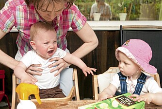 MOR OG MAMMA: - Vi har selvsagt tenkt på hvordan barna våre vil oppleve det å vokse opp med to mødre, sier Kathrine. MOR OG MAMMA: - Vi har selvsagt tenkt på hvordan barna våre vil oppleve det å vokse opp med to mødre, sier Kathrine.