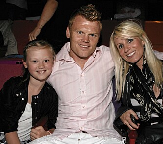 MED ELDSTEJENTA: Her er John Arne sammen med datteren Ariana og kona Maria på finalen til Norske Talenter 2011. MED ELDSTEJENTA: Her er John Arne sammen med datteren Ariana og kona Maria på finalen til Norske Talenter 2011.