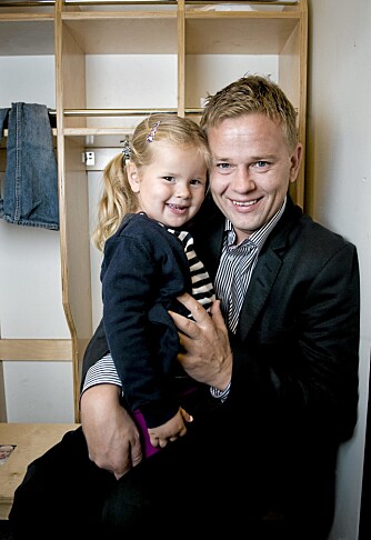 ENKELT SPRÅK: Det er viktig å være tydelig og direkte når du snakker med barn, mener trebarnsfar Ordin Fikstvedt, her sammen med datteren Jenny (3). ENKELT SPRÅK: Det er viktig å være tydelig og direkte når du snakker med barn, mener trebarnsfar Ordin Fikstvedt, her sammen med datteren Jenny (3).