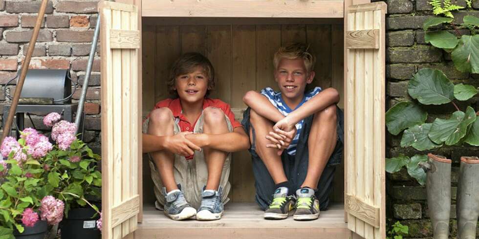 LITEN PLASS ER GOD PLASS: Et skap i hagen er både smart og morsomt. Dette leveres av Lyse Rom. LITEN PLASS ER GOD PLASS: Et skap i hagen er både smart og morsomt. Dette leveres av Lyse Rom.