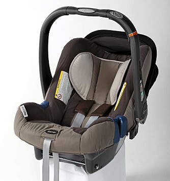 ÅRETS VINNER: Römer Baby-Safe Plus II SHR. Stolen fikk toppresultat i frontkollisjonstesten og 4,5 av 5,0 oppnåelige poeng i sidekollisjonstesten. ÅRETS VINNER: Römer Baby-Safe Plus II SHR. Stolen fikk toppresultat i frontkollisjonstesten og 4,5 av 5,0 oppnåelige poeng i sidekollisjonstesten.