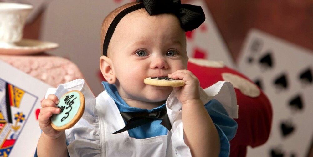 LITEN KAKESPISER: De fargerike småkakene gjorde Alice i Eventyrland til Maddies favoritt-fotoshoot. LITEN KAKESPISER: De fargerike småkakene gjorde Alice i Eventyrland til Maddies favoritt-fotoshoot.