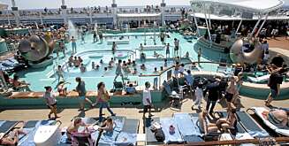 VÅTT: For barn vil cruiseferie være ensbetydende med bading. VÅTT: For barn vil cruiseferie være ensbetydende med bading.