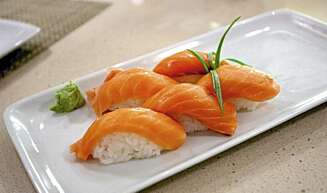 SUSHI OMBORD: Utvalget er bra, og maten kan regnes som trygg. SUSHI OMBORD: Utvalget er bra, og maten kan regnes som trygg.