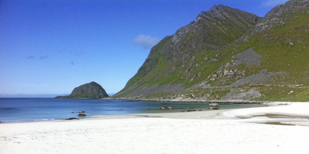 HAUKLANDSTRAND: Stranda i Lofoten er et paradis for lekne barn. HAUKLANDSTRAND: Stranda i Lofoten er et paradis for lekne barn.