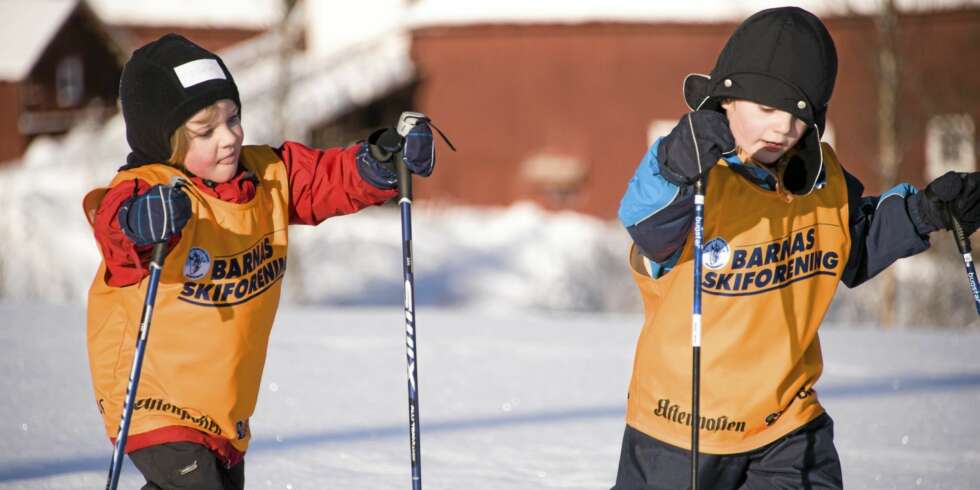 LÆRER PÅ KURS: Det er gode grunner til at foreldre ikke nøvendigvis er de beste ski-lærerne. LÆRER PÅ KURS: Det er gode grunner til at foreldre ikke nøvendigvis er de beste ski-lærerne.