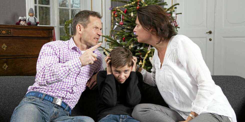 JUELSTRESS: For mange familier er ikke julen den lykkelige høytiden man gjerne ønsker. JUELSTRESS: For mange familier er ikke julen den lykkelige høytiden man gjerne ønsker.