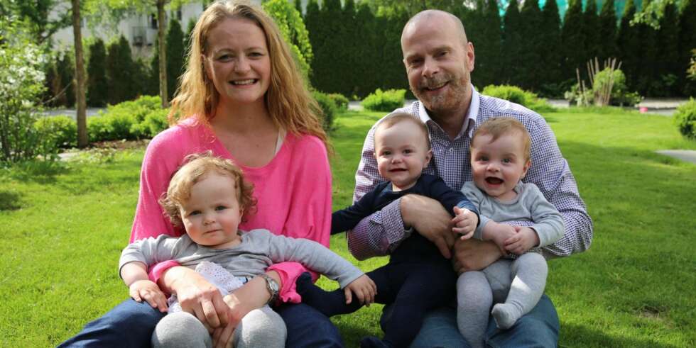 HELT FRISK: Nå er tvillingene Leo Ree Thomasgaard (t.h) og Fritjof Ree Thomasgaard 1 år og friske av RS-viruset. Det er Helene Ree Ruden, Tore Tomasgaard og Alma Elise Ree Tomasgaard glade for. HELT FRISK: Nå er tvillingene Leo Ree Thomasgaard (t.h) og Fritjof Ree Thomasgaard 1 år og friske av RS-viruset. Det er Helene Ree Ruden, Tore Tomasgaard og Alma Elise Ree Tomasgaard glade for.
