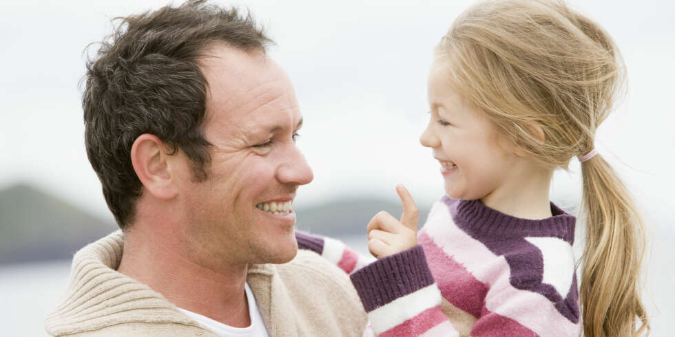 ALENETID MED PAPPA: Barn trenger å få foreldrenes fulle oppmerksomhet av og til, uten at de må dele den med søsken, mener ekspertene. ALENETID MED PAPPA: Barn trenger å få foreldrenes fulle oppmerksomhet av og til, uten at de må dele den med søsken, mener ekspertene.