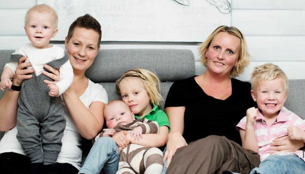 FIRE ÅR, FIRE BARN: Marte (t.v) og Martine har hektiske dager med barna Albert (10 mnd), Ludvik (5), Morten (4 mnd) og Mikkel (5). FIRE ÅR, FIRE BARN: Marte (t.v) og Martine har hektiske dager med barna Albert (10 mnd), Ludvik (5), Morten (4 mnd) og Mikkel (5).