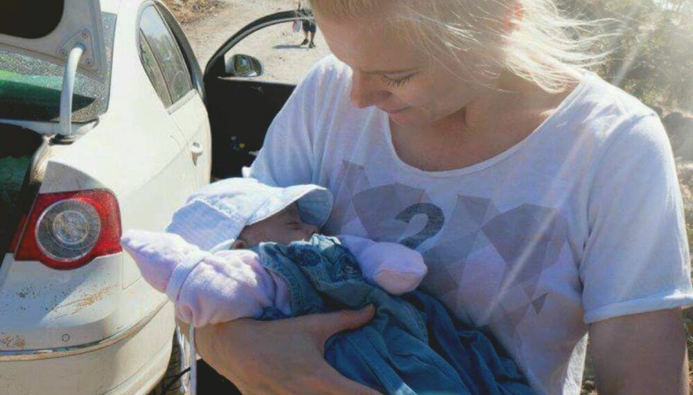 TRE UKER GAMMEL: Denne trillingbabyen var tre uker gammel da familien flyktet til Lesbos i gummibåt. Den norske småbarnsmoren Ragnhild Kristiane W. Abrahamsen hjalp familien å komme seg videre. TRE UKER GAMMEL: Denne trillingbabyen var tre uker gammel da familien flyktet til Lesbos i gummibåt. Den norske småbarnsmoren Ragnhild Kristiane W. Abrahamsen hjalp familien å komme seg videre.