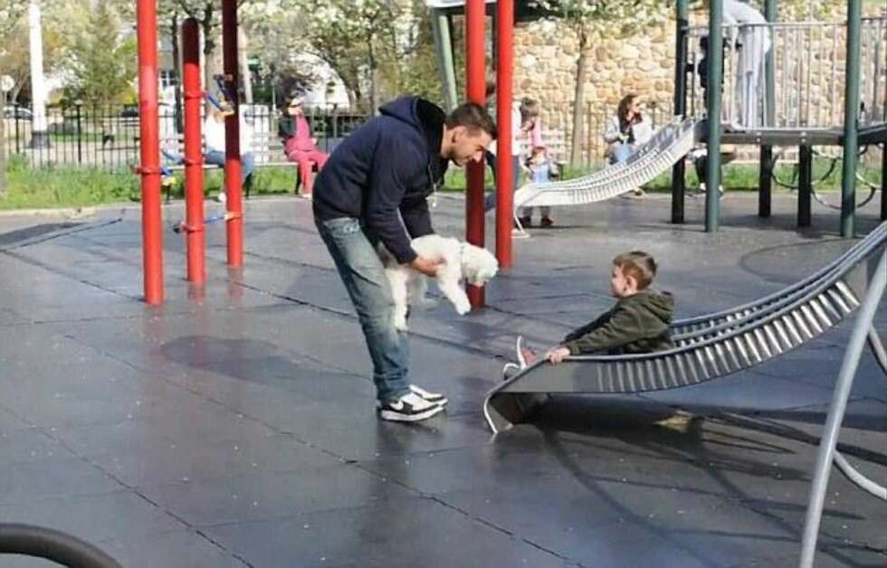 GODTROENDE: Barna hadde sett Joey snakke med mødrene deres, i tillegg til at han hadde en søt hund. Det gjorde at barna ikke følte seg utrygge da han tok kontakt, og ble villig med ham. GODTROENDE: Barna hadde sett Joey snakke med mødrene deres, i tillegg til at han hadde en søt hund. Det gjorde at barna ikke følte seg utrygge da han tok kontakt, og ble villig med ham.