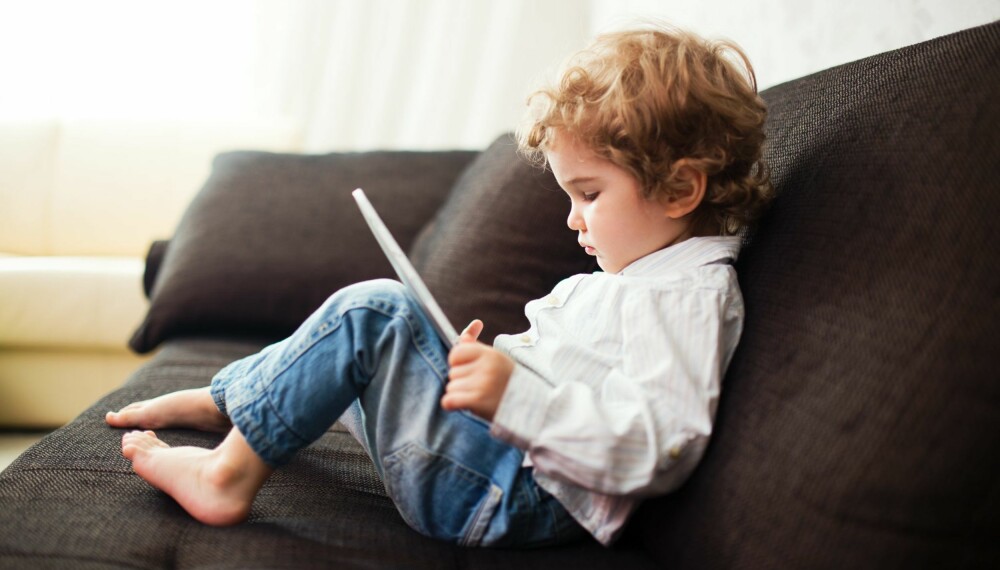 VENN ELLER FIENDE? De fleste barn synes Ipad er morsomt å bruke, men når blir det for mye? VENN ELLER FIENDE? De fleste barn synes Ipad er morsomt å bruke, men når blir det for mye?