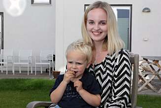 GODE VENNER: Bjørn (3) har allerede lagt sin elsk på Janina, og trives godt på sin nye "storesøsters" fang. GODE VENNER: Bjørn (3) har allerede lagt sin elsk på Janina, og trives godt på sin nye "storesøsters" fang.